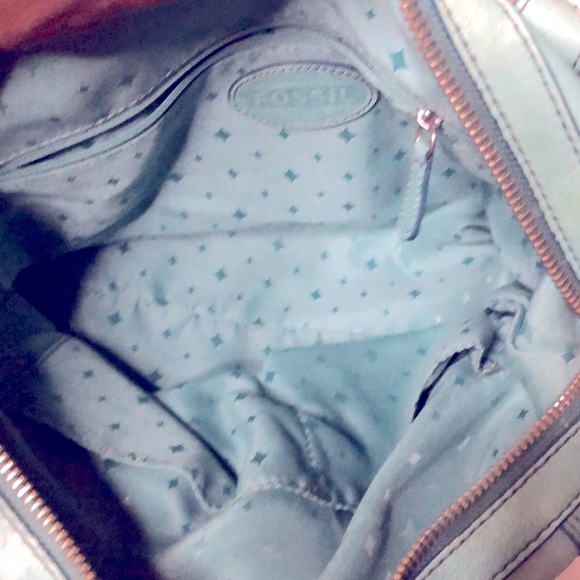 FOSSIL sea foam genuine leather bag. Silver hardware. 3 compartments inside. - Picture 16 of 17